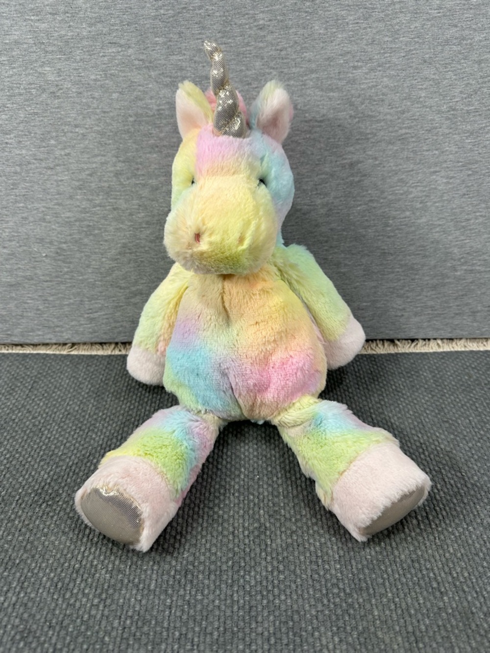 Mary Meyer Marshmallow Zoo Fro-Yo Unicorn 16” version. Rainbow 11/24